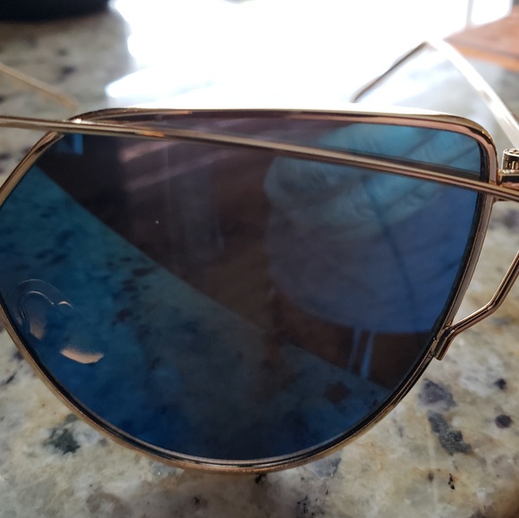 Feisedy aviator gold frame blue lens sunglasses - Picture 2 of 5